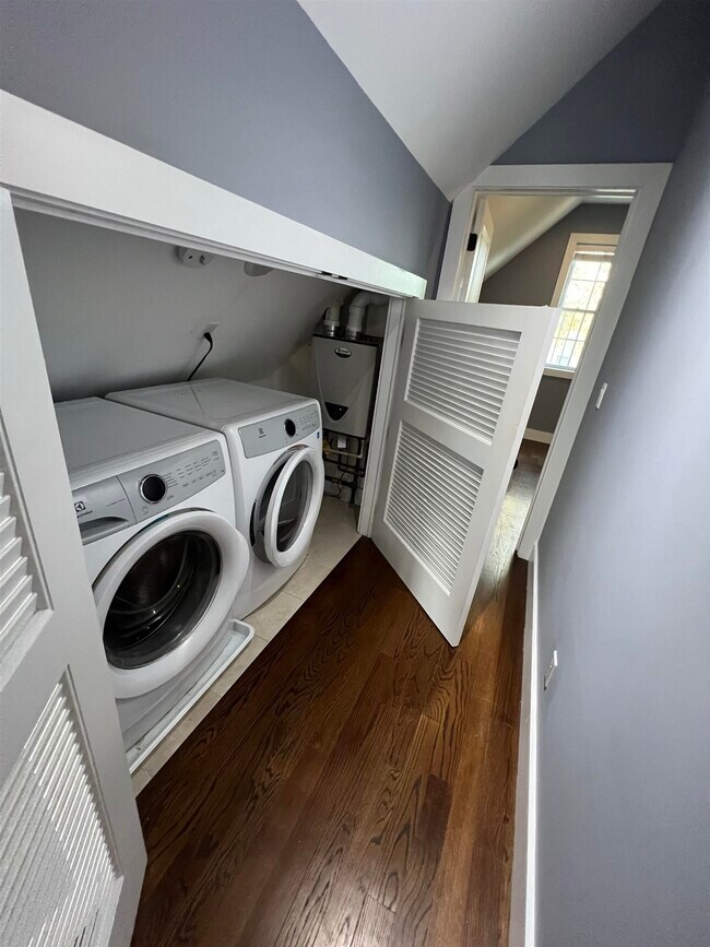 Building Photo - 44 Duer Pl