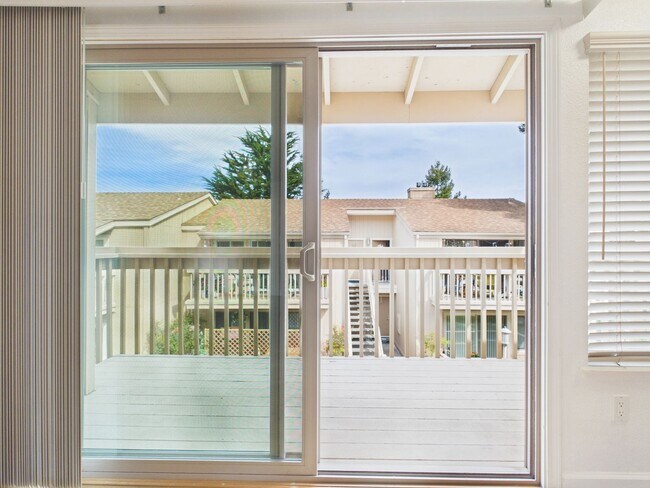 Building Photo - Upstairs One Bedroom Condo now available at Kimberly Place.