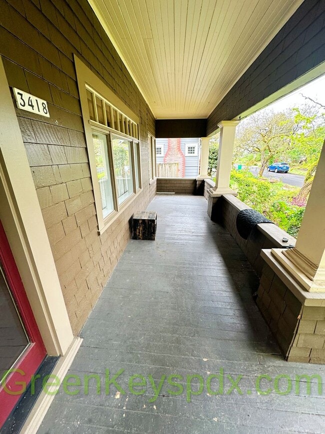Building Photo - 3-bedroom, 2.5-bathroom Craftsman house in...
