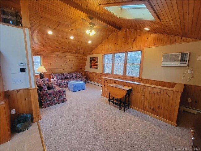 Building Photo - 4 -8 E Lake Rd