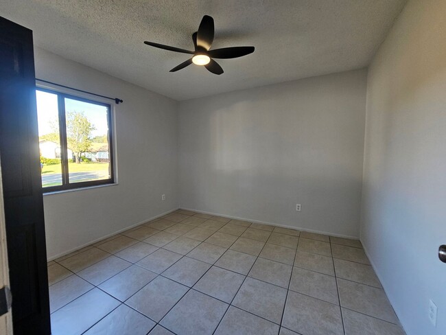 Building Photo - Freshly Renovated & Move-In Ready!! 3-bedroom, 2-bath home located in Lake Sparling Heights, Orla...