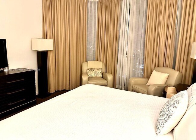 Building Photo - 17375 Collins Ave