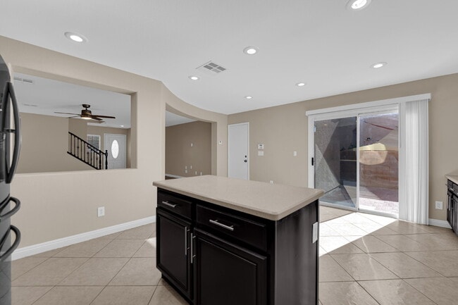 Building Photo - Beautiful 3-bedroom, 2.5-bathroom home loc...