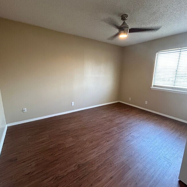 Building Photo - 7208 Creekside Dr