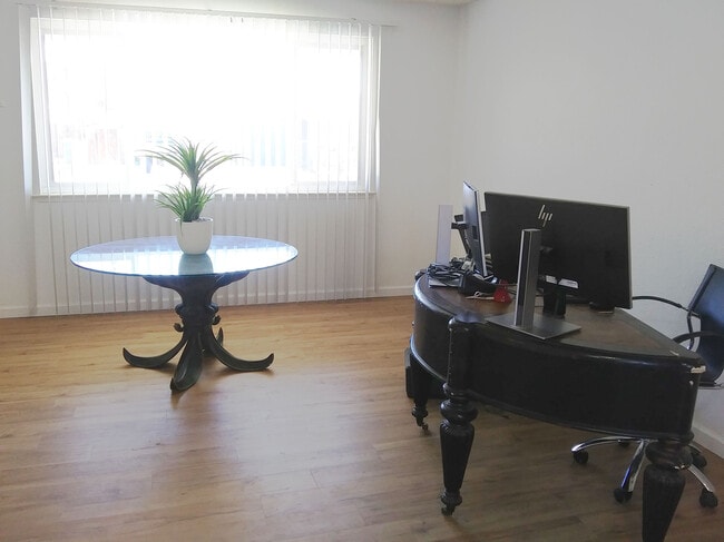 Building Photo - 3102 Douglas Dr