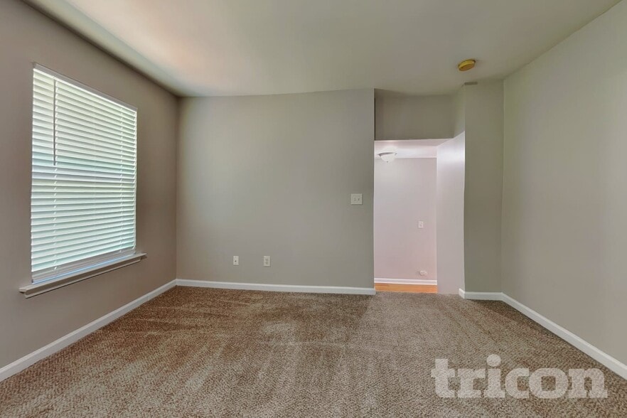 Building Photo - 46 Crescent Woode Way