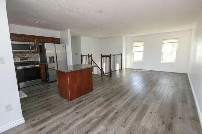 Building Photo - 1080 Arapaho Ave