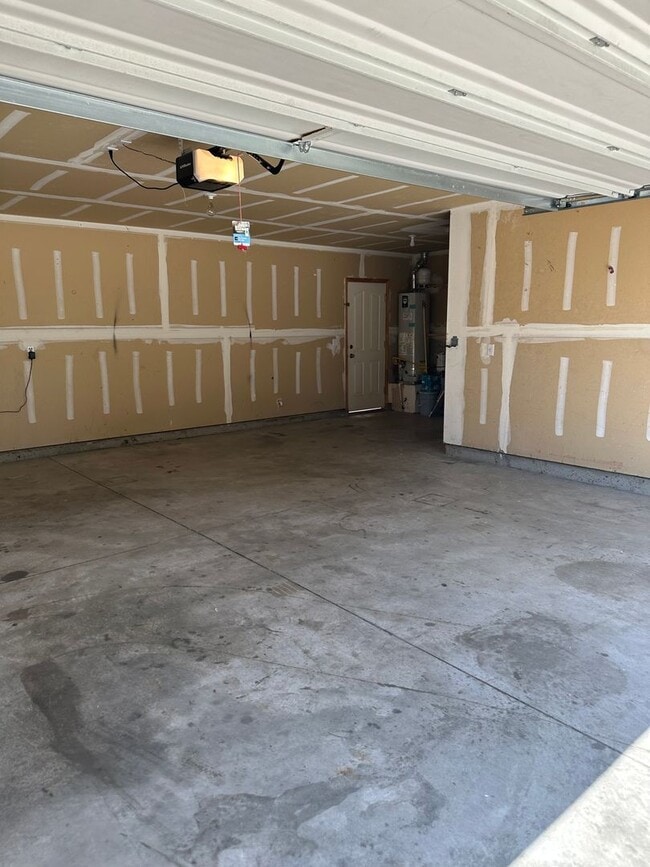 Building Photo - $1,895.00 / Ready Now this 4 bedroom home ...