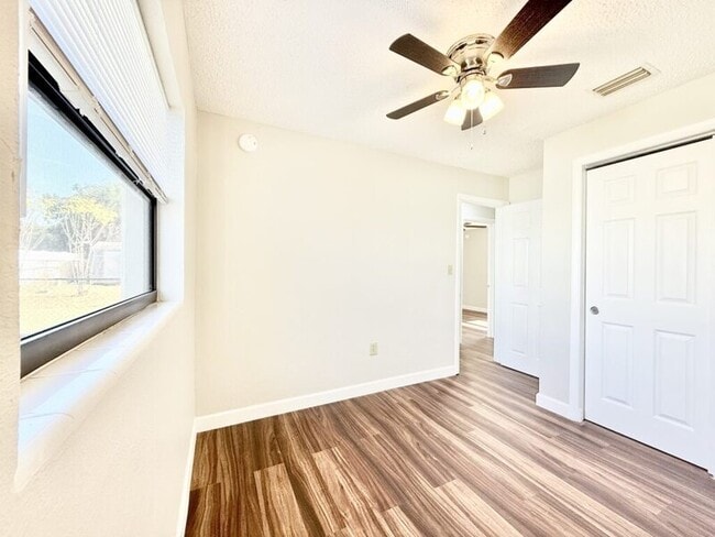 Building Photo - 1221 Jewel Ave