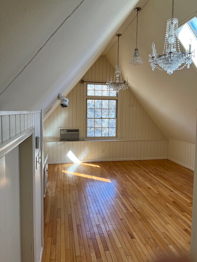 Upstairs bedroom - other view. - 27 S Riverview Hts