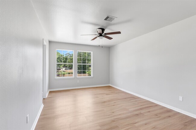 Building Photo - 10445 Wicklowe St