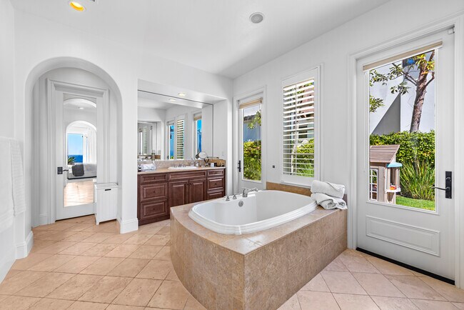 Building Photo - 34 Surfspray Bluff