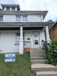Building Photo - 2 Bedroom 1 Bathroom Right Side Duplex (Brookline)