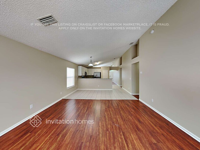 Building Photo - 1325 River City St