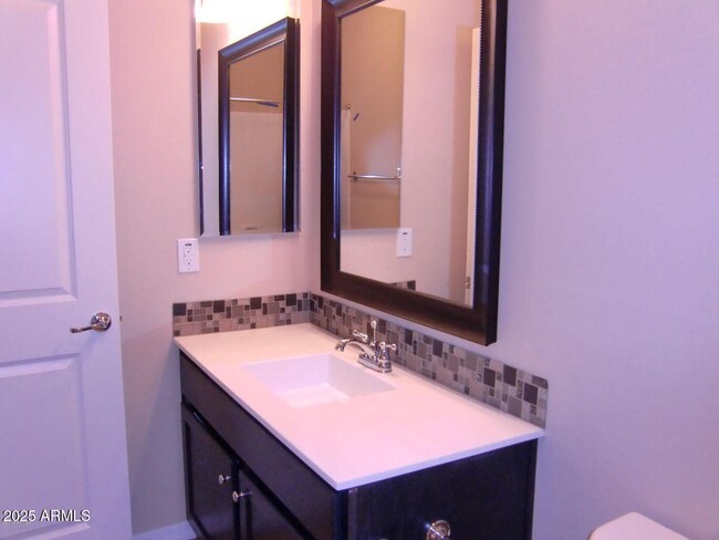 Building Photo - 3535 S Jasmine Dr