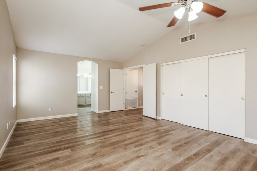 Building Photo - 7045 N 28th Ave