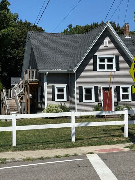 Building Photo - 40 Elm St
