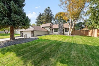 Building Photo - Gorgeous South Hill Home