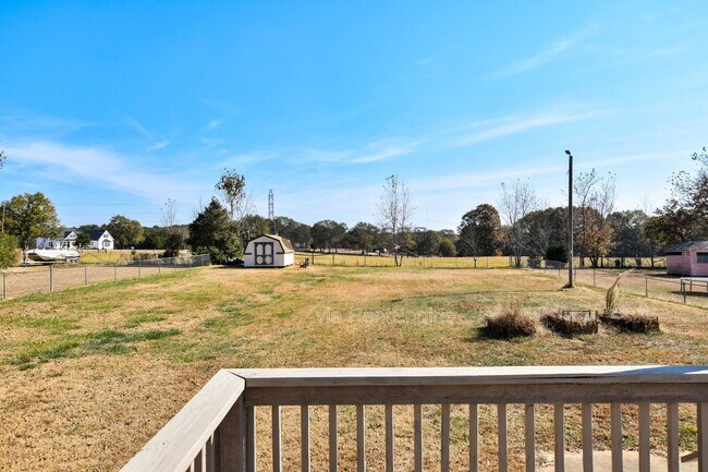 Building Photo - 1082 Hampton Rd