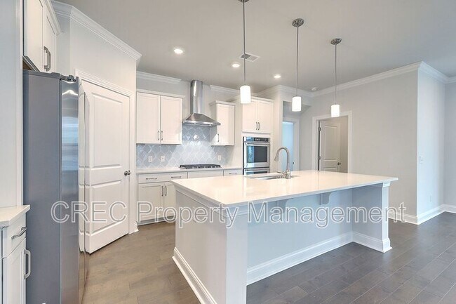 Building Photo - 166 Whaler Ave