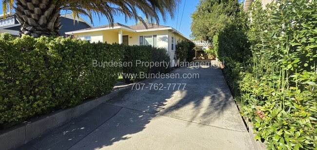 Building Photo - Charming Mid-Century Bungalow & Updated Cottage in the Heart of Downtown Sonoma ~340 Church Street