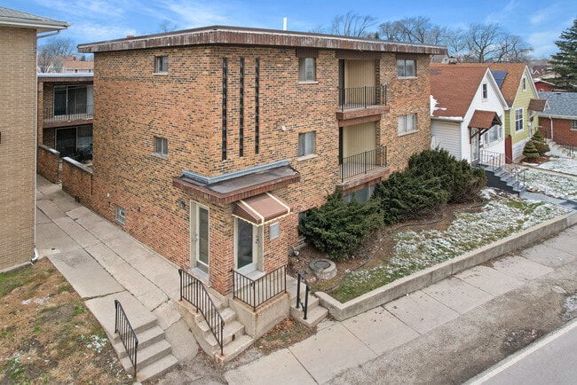 Building Photo - 12510 Vincennes Rd