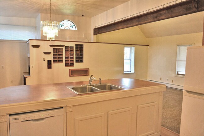 Building Photo - Detached Rental Property