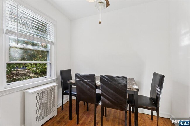 Building Photo - 25- 18 High St