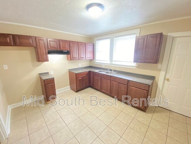 Building Photo - 1356 Faxon Ave