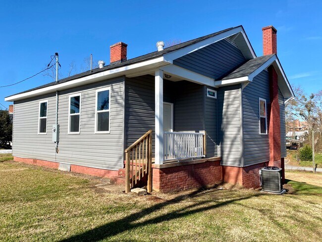 Building Photo - 3 bed/ 2 bath house in Seneca
