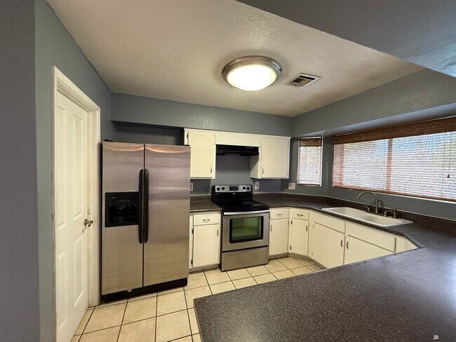 Building Photo - 1356 S 41st Ave
