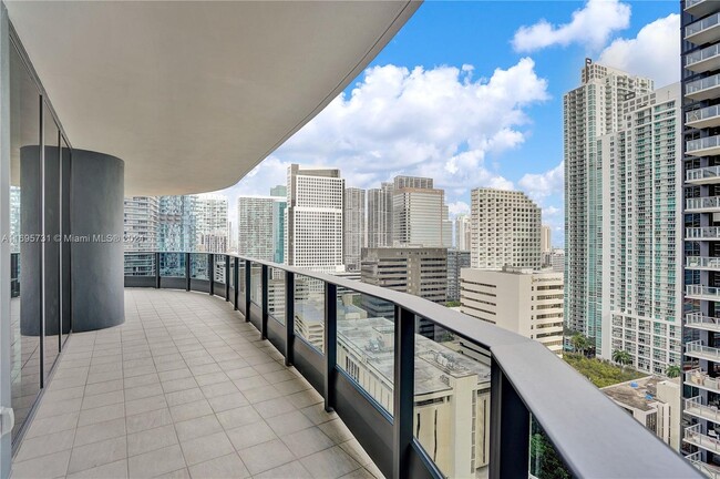 Building Photo - 1000 Brickell Plaza