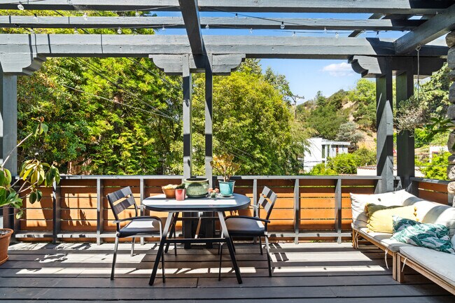 Building Photo - 10275 Oletha Ln