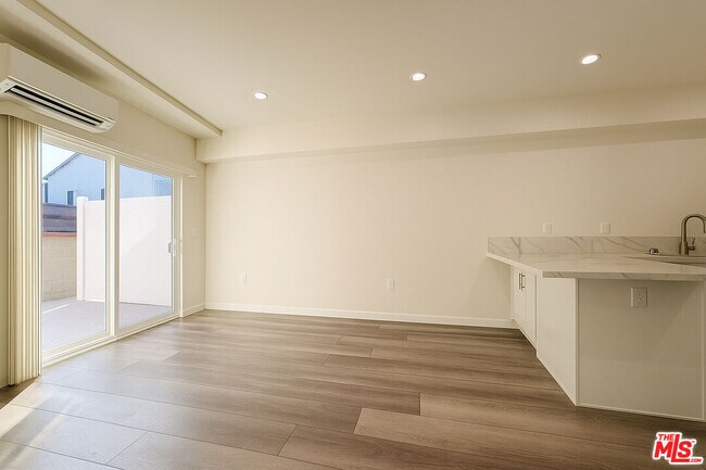 Building Photo - 5244 Whitsett Ave