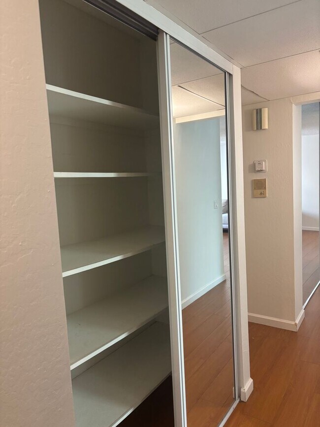 Building Photo - Spacious Upgraded Condo in The Keys – Waln...