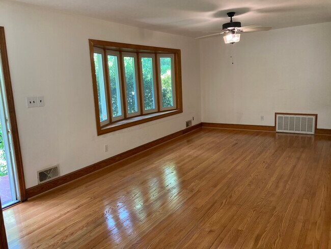 Living room - 2792 Colonial Ave SW