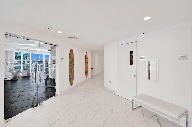 Building Photo - 480 NE 30th St