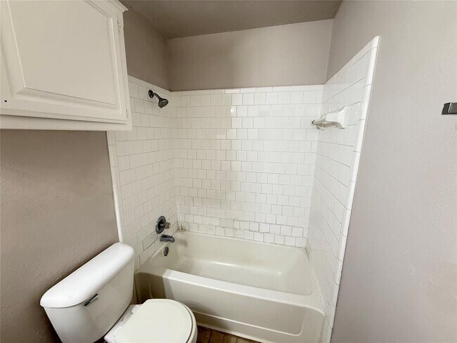 Building Photo - 528 NW 172nd Pl