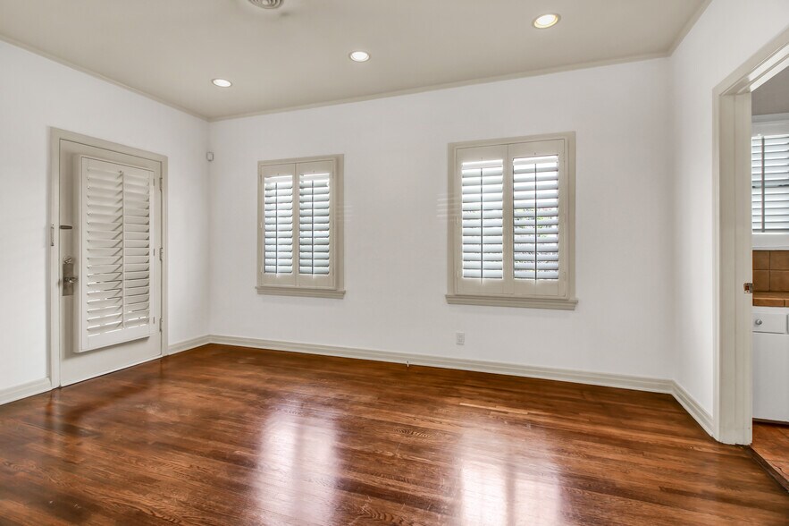 Building Photo - 123 N La Jolla Ave