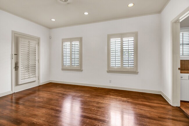 Building Photo - 123 N La Jolla Ave