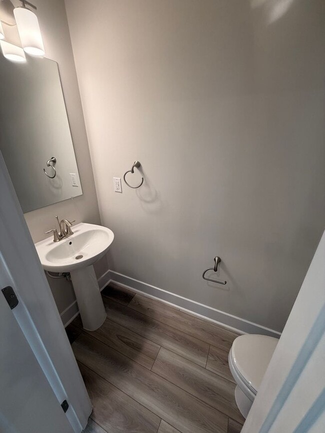 Building Photo - Newly Constructed 3bed/3.5 bath Townhome, ready in Fall!