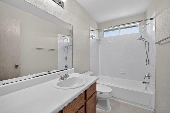 Building Photo - 2412 Kale Dr