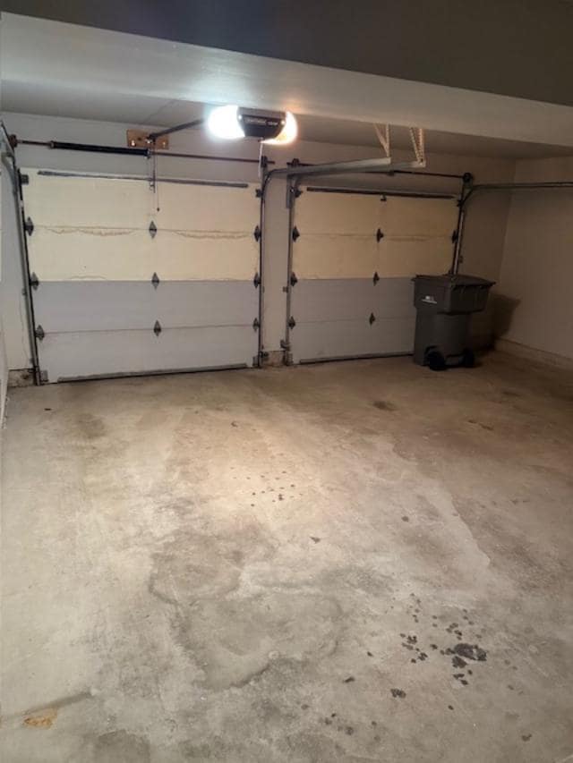 Building Photo - 9334 Drummond Dr