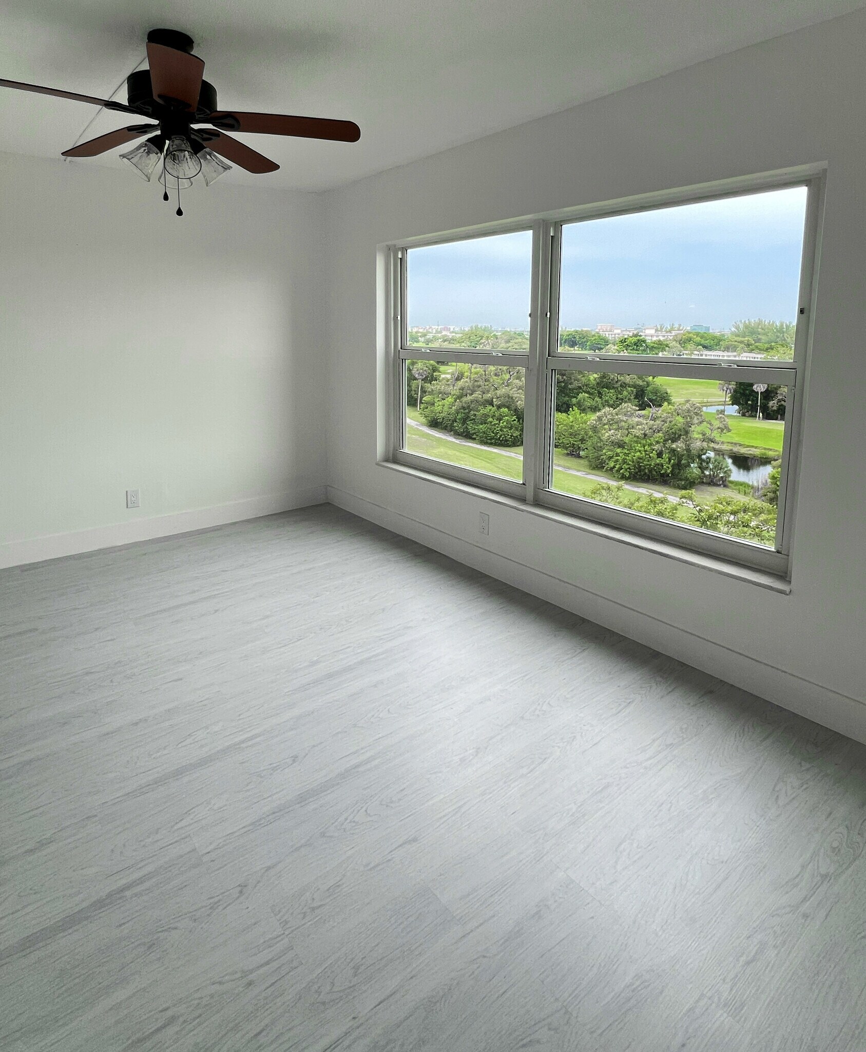 Building Photo - 2202 S Cypress Bend Dr
