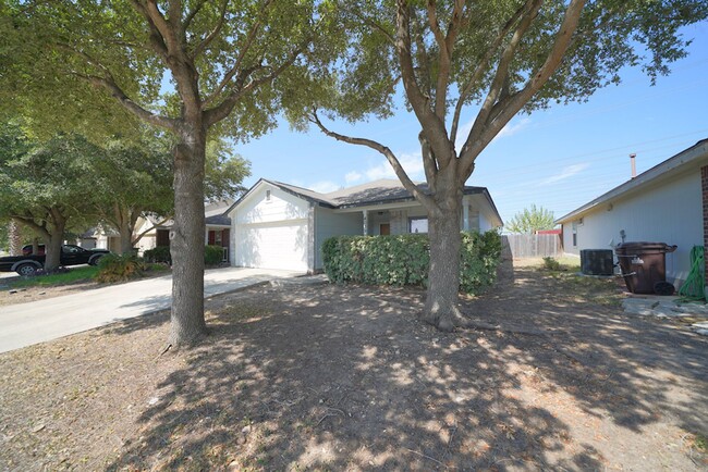 Building Photo - Great 3/2 Single Story Home Now Available ...