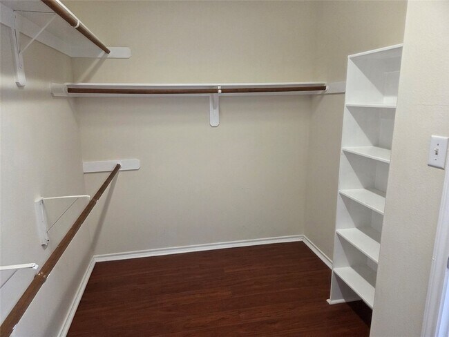 Building Photo - 6818 Stoneyvale Dr