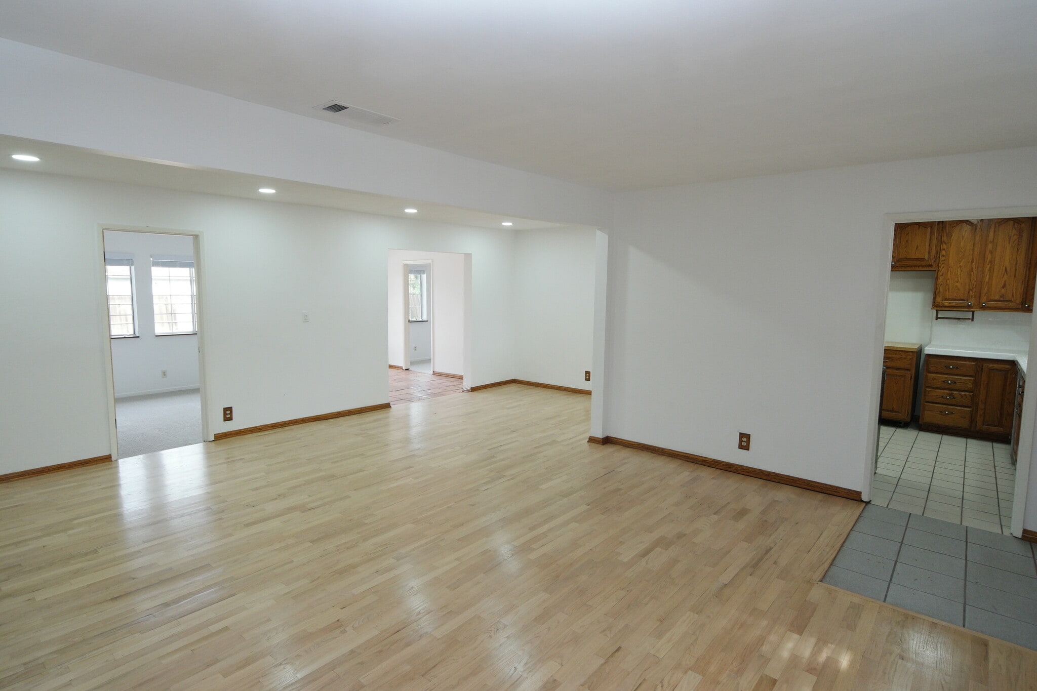 Building Photo - 611 Calle Pensamiento