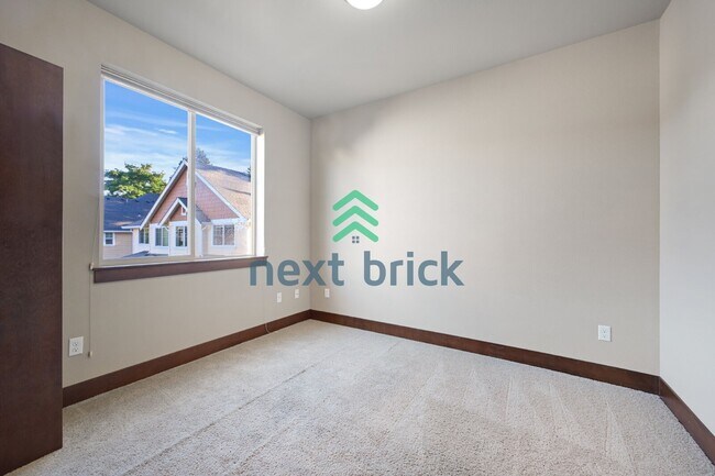 Building Photo - Charming 3-Bed, 2.5-Bath Haven with 1997 Sq Ft in Renton, WA!