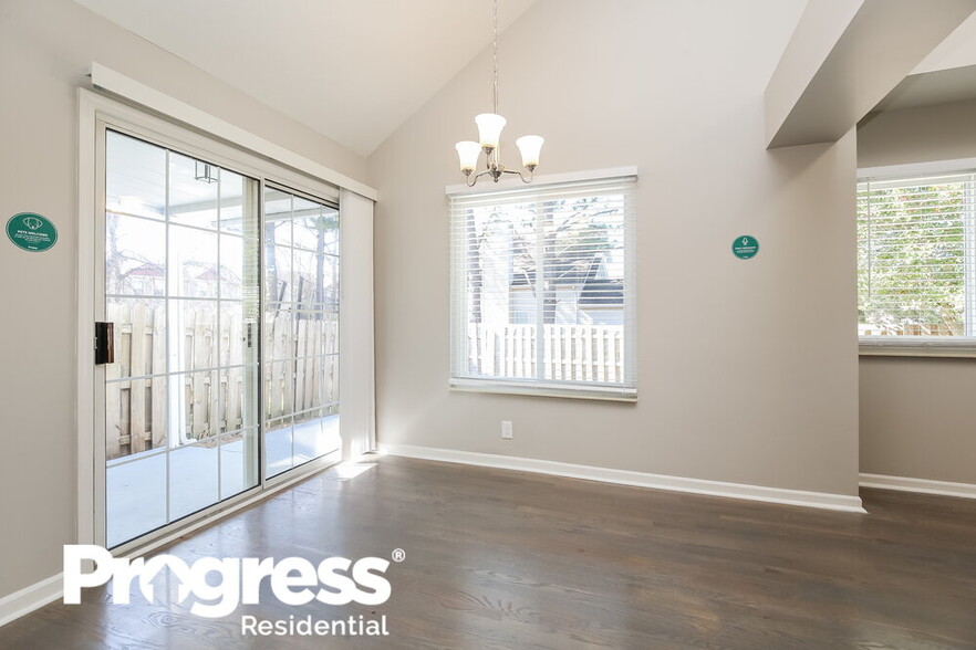 Building Photo - 514 Selsey Ct S