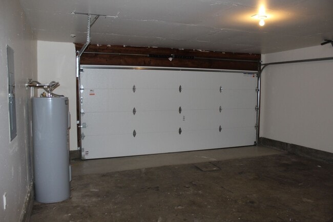 Building Photo - 232 NE Palomar Ct